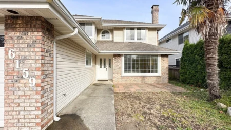 Family Room Photo of 6159 45 Avenue, Delta, BC