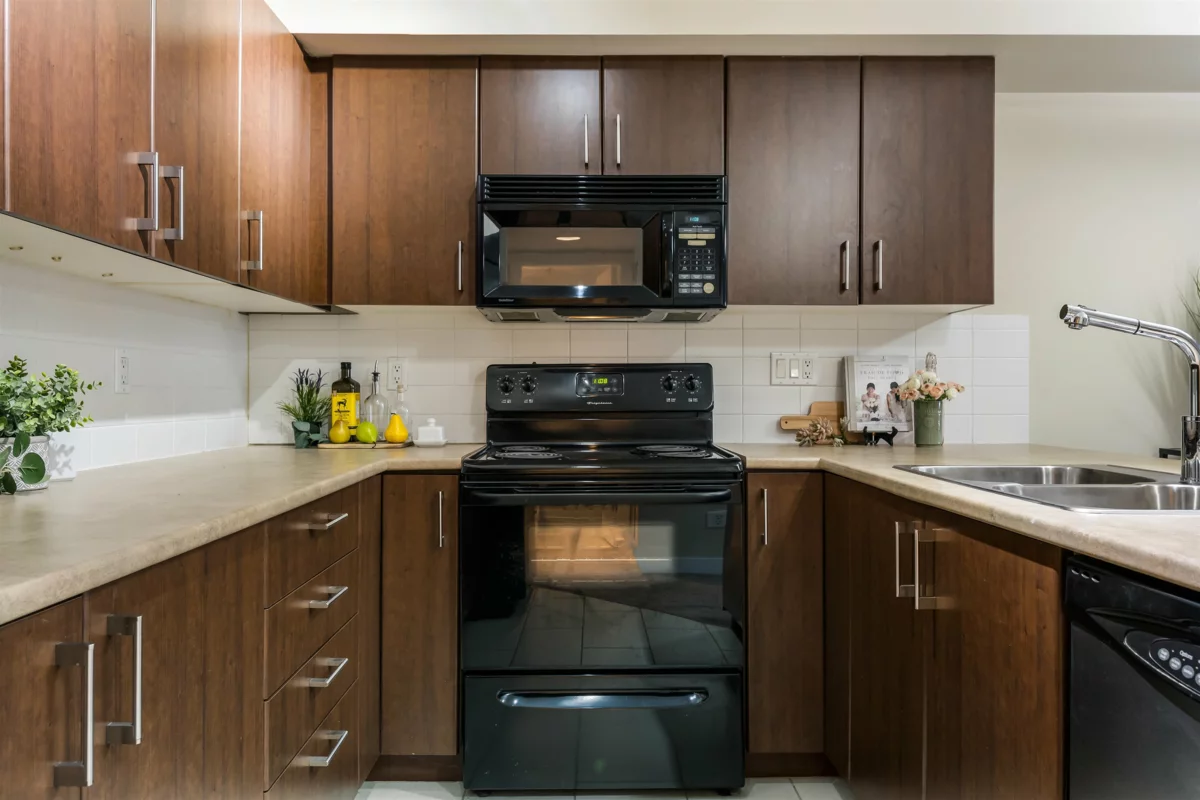 Kitchen Island Photo of 113 45555 Yale Road, Chilliwack, BC
