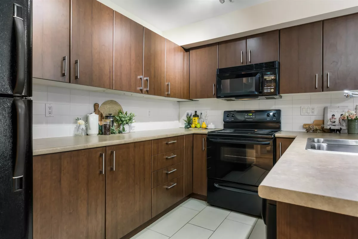 Living Room Photo of 113 45555 Yale Road, Chilliwack, BC