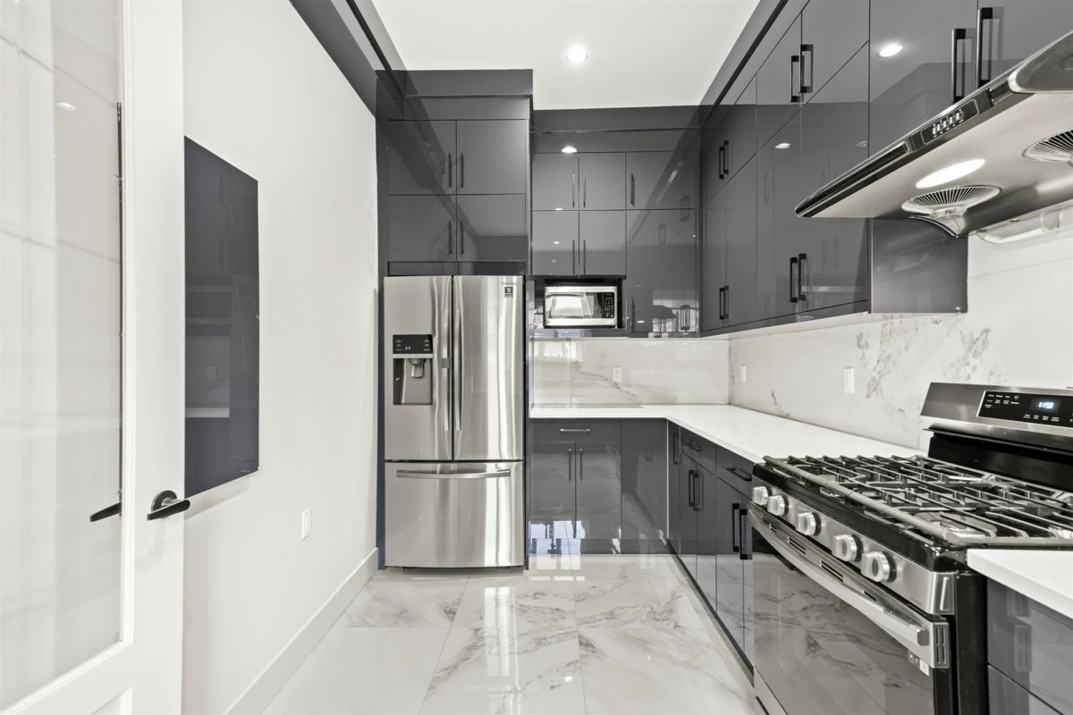 Primary Bathroom Photo of 16117 108 Avenue, Surrey, BC