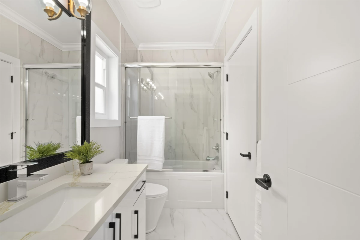 Staircase Photo of 16117 108 Avenue, Surrey, BC