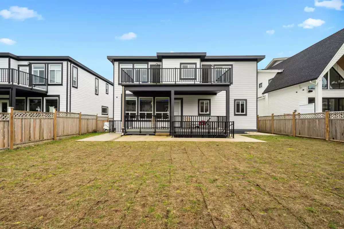 Swimming Pool Photo of 16117 108 Avenue, Surrey, BC