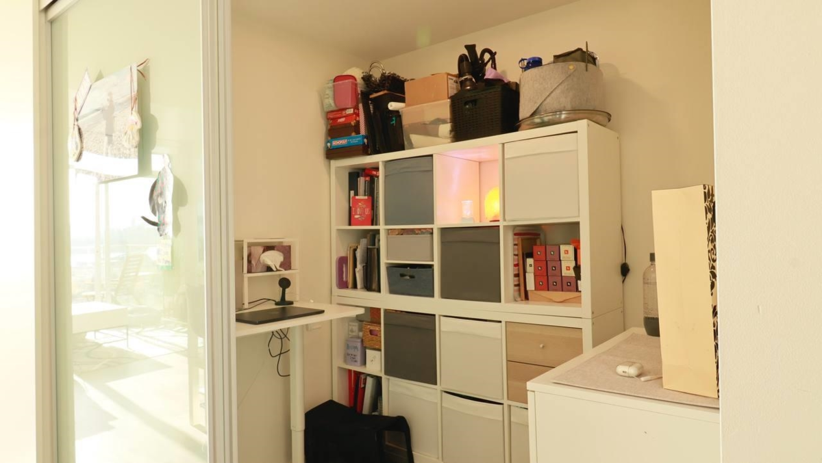 Kitchen Island Photo of 2205 200 Klahanie Court, West Vancouver, BC