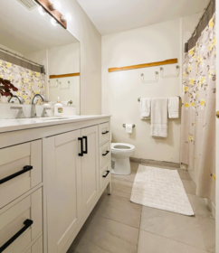 Walk-In Closet Photo of 437 32830 George Ferguson Way, Abbotsford, BC