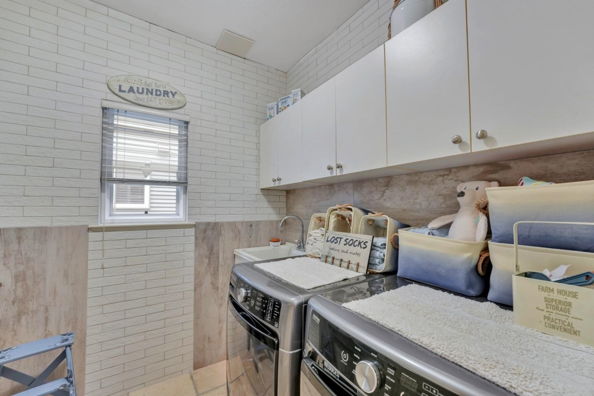 Entry Foyer Photo of 12263 Mcmyn Avenue, Pitt Meadows, BC