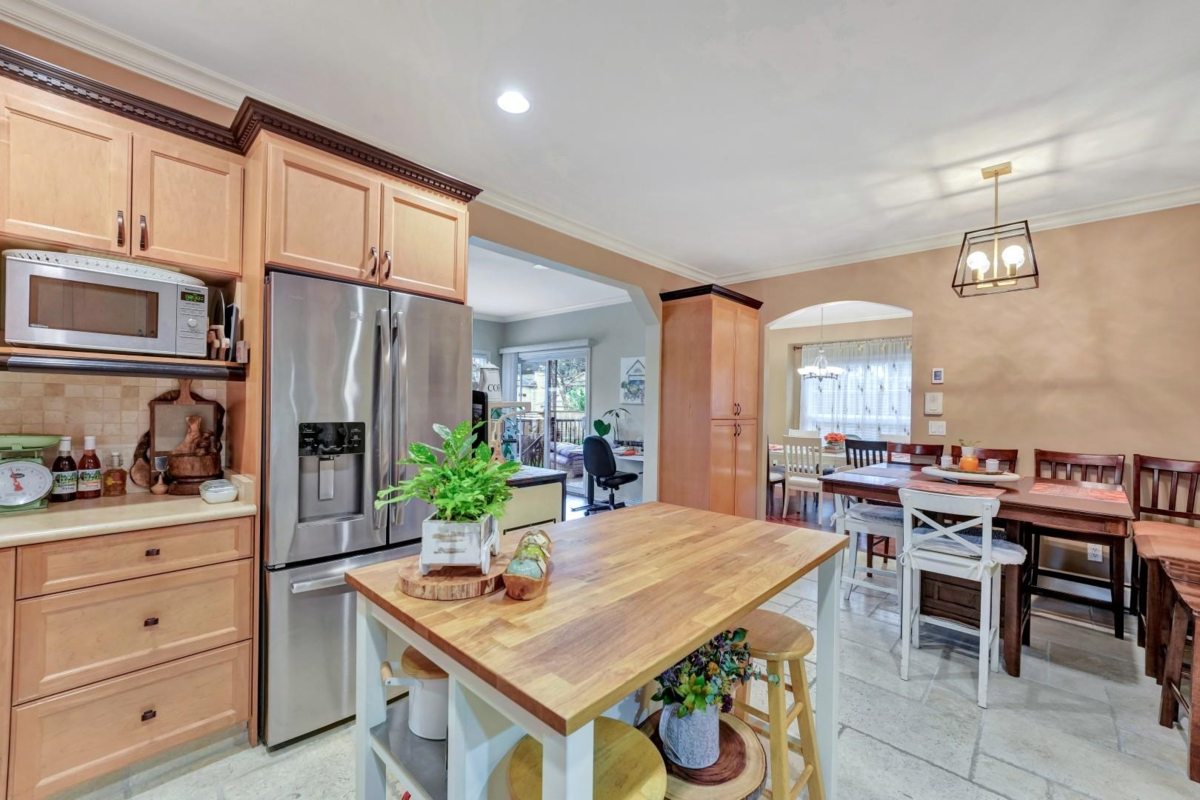 Guest Bathroom Photo of 12263 Mcmyn Avenue, Pitt Meadows, BC