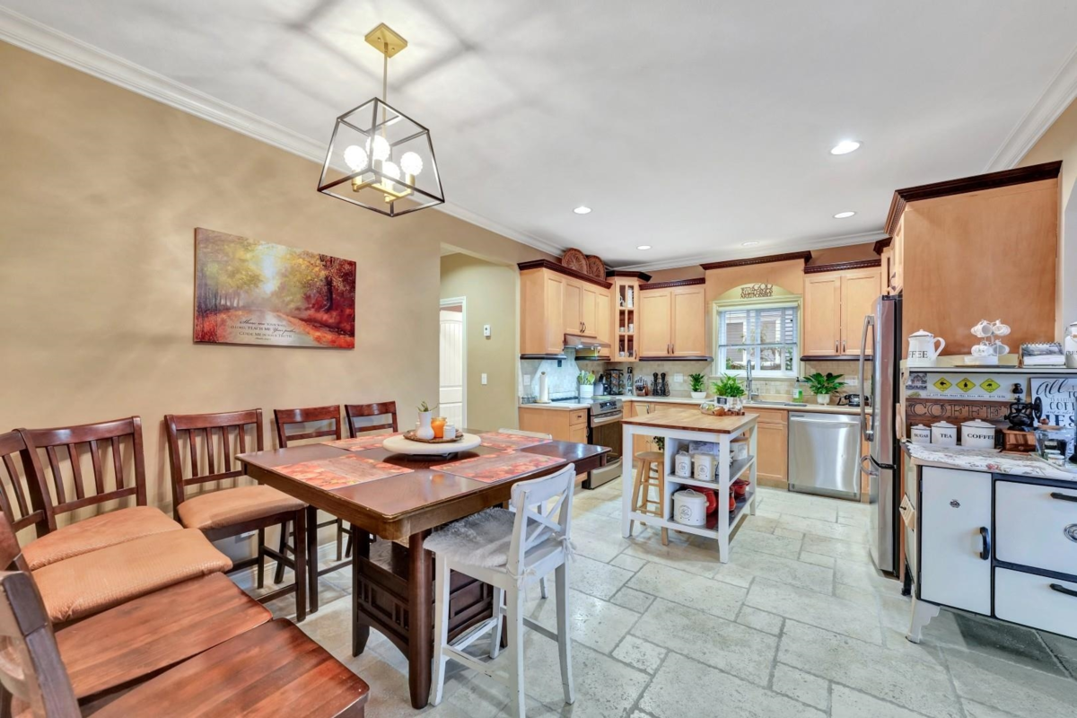 Walk-In Closet Photo of 12263 Mcmyn Avenue, Pitt Meadows, BC