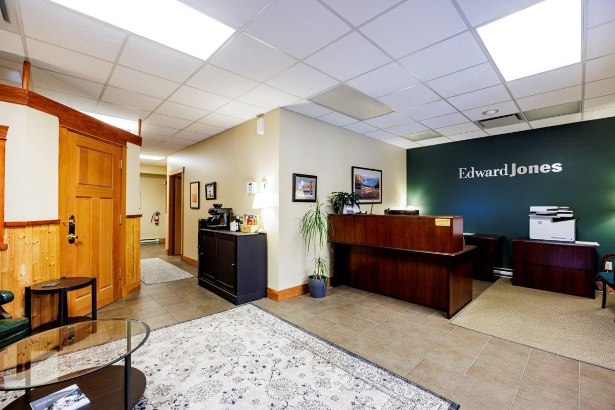 Laundry Room Photo of 475 Bowen Island Trunk Road, Bowen Island, BC