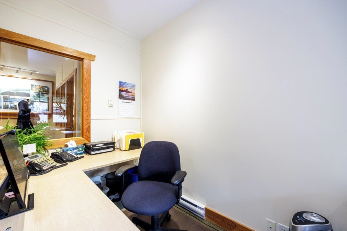 Office / Den Photo of 475 Bowen Island Trunk Road, Bowen Island, BC
