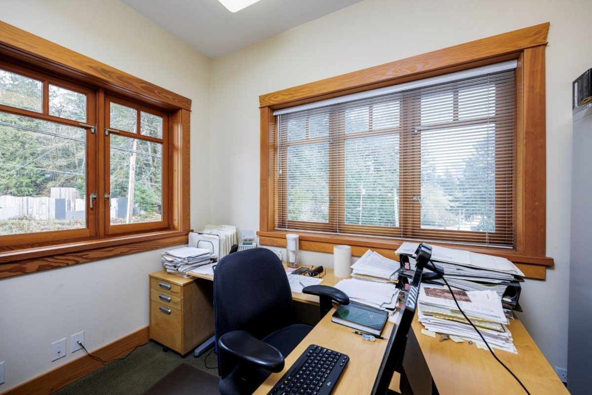 Powder Room Photo of 475 Bowen Island Trunk Road, Bowen Island, BC
