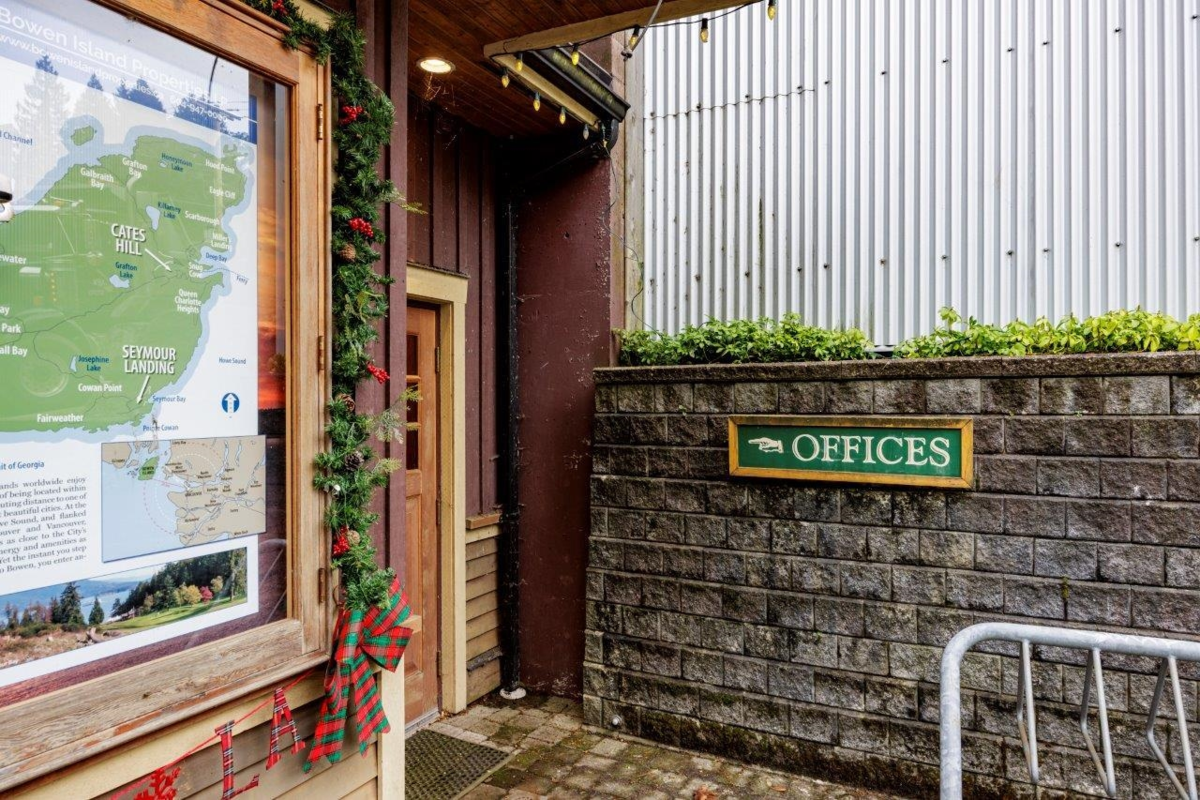 Primary Bedroom Photo of 475 Bowen Island Trunk Road, Bowen Island, BC