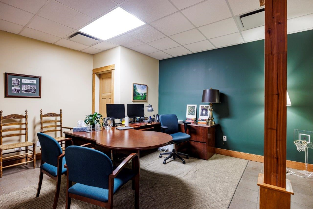 Staircase Photo of 475 Bowen Island Trunk Road, Bowen Island, BC