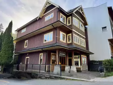 Front exterior of 475 Bowen Island Trunk Road, Bowen Island, BC