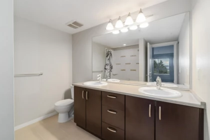 Primary Bathroom Photo of 405 3110 Dayanee Springs Boulevard, Coquitlam, BC