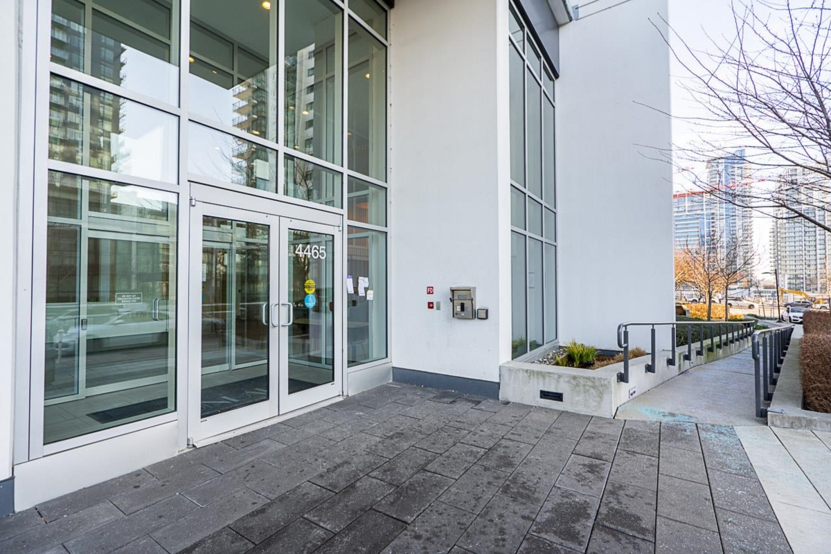 Family Room Photo of 707 4465 Juneau Street, Burnaby, BC