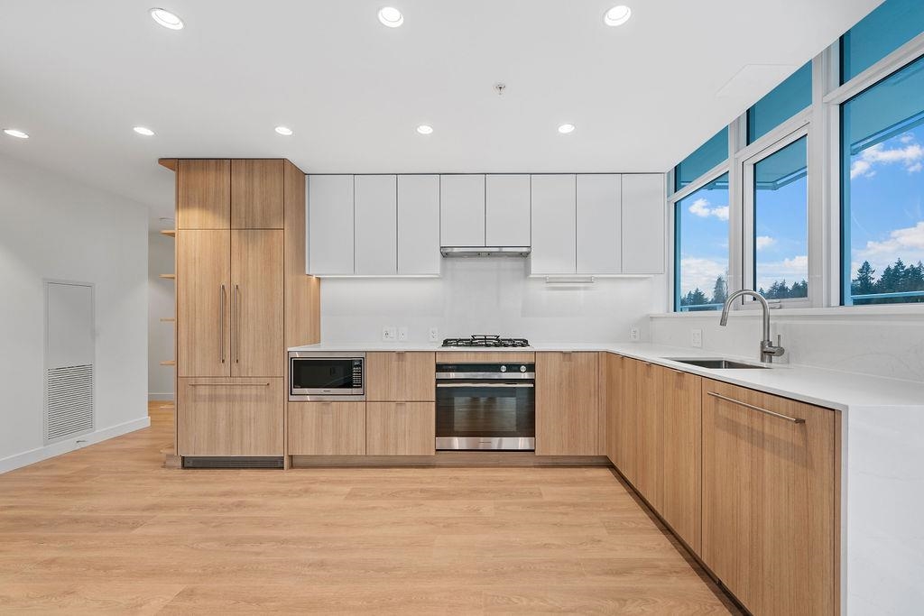 Kitchen Island Photo of 408 505 Nelson Street, Coquitlam, BC