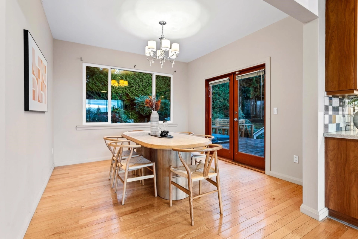 Breakfast Nook Photo of 4150 Canterbury Crescent, North Vancouver, BC