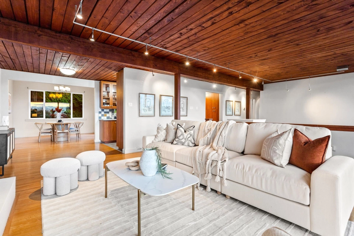 Kitchen Island Photo of 4150 Canterbury Crescent, North Vancouver, BC