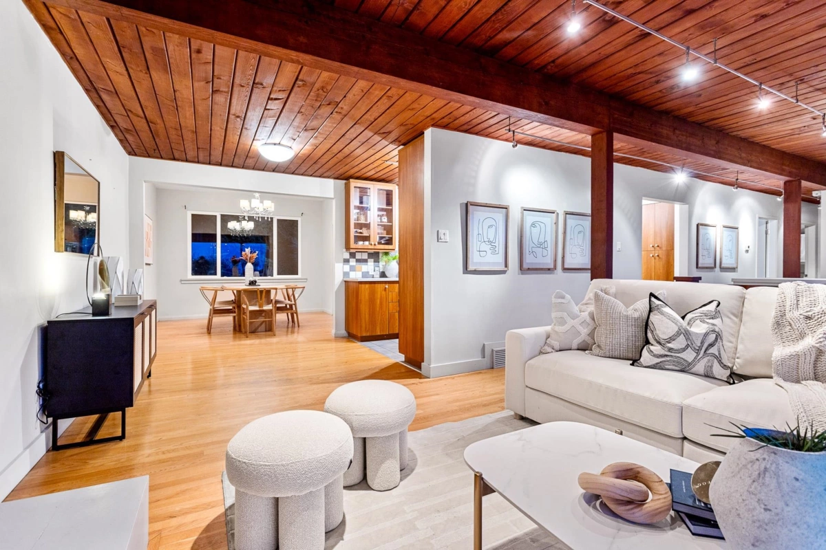 Living Room Photo of 4150 Canterbury Crescent, North Vancouver, BC