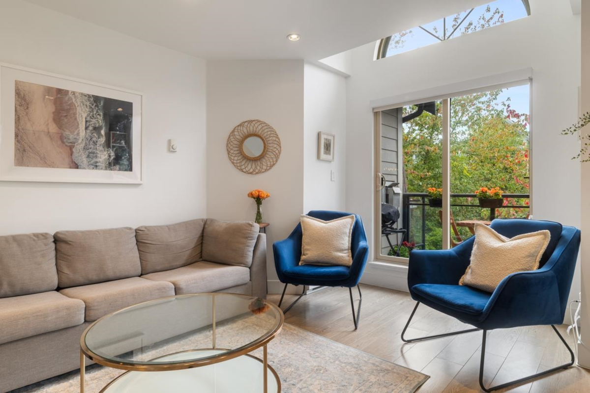 Living Room Photo of 308 755 W 15th Avenue, Vancouver, BC