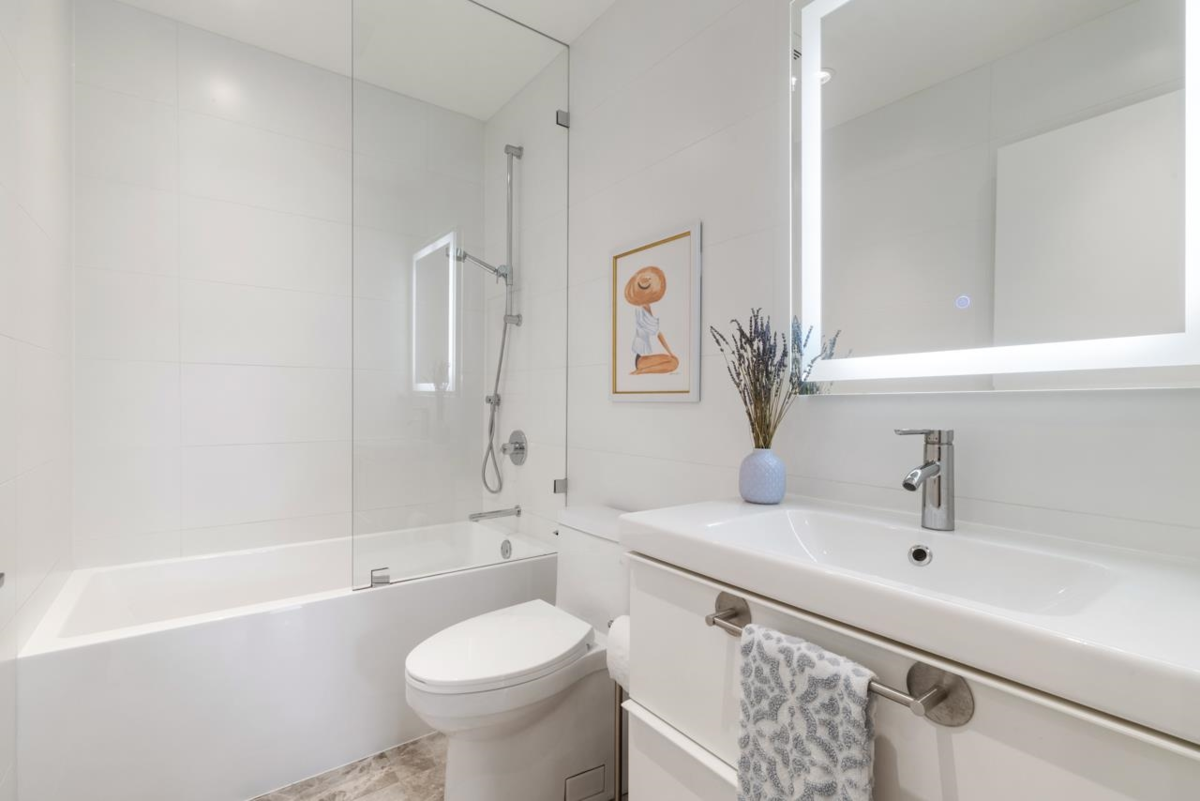 Mudroom Photo of 308 755 W 15th Avenue, Vancouver, BC