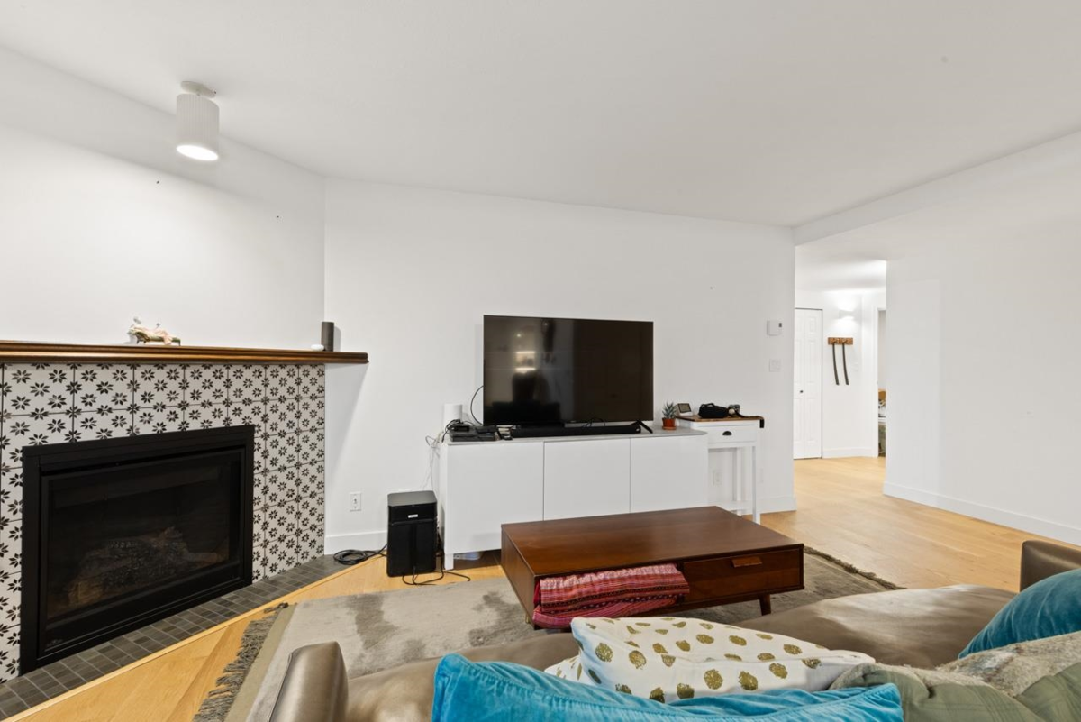 Breakfast Nook Photo of 203 3401 Curle Avenue, Burnaby, BC