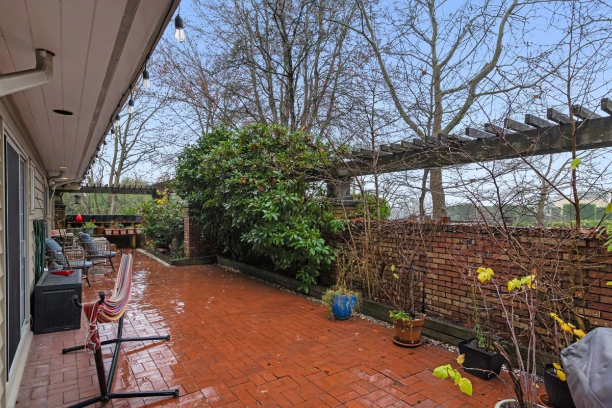 Entry Foyer Photo of 203 3401 Curle Avenue, Burnaby, BC