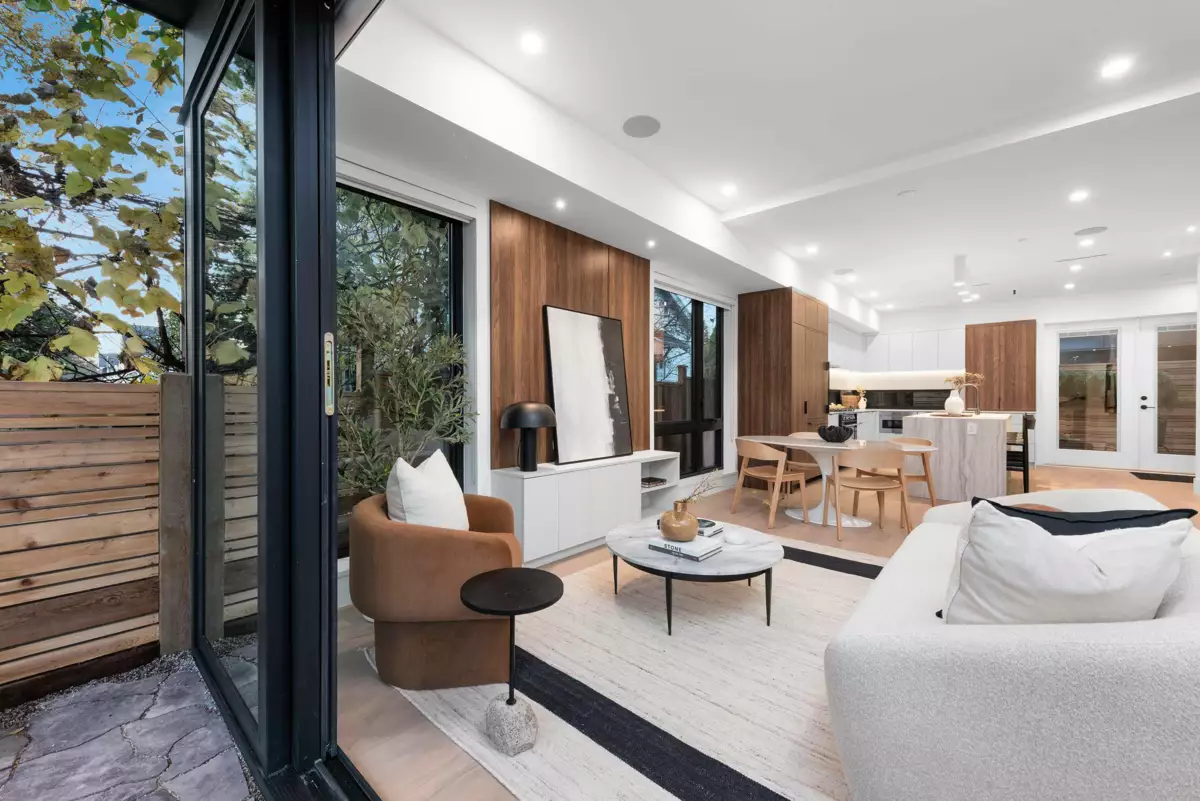 Breakfast Nook Photo of 2 275 W 17th Avenue, Vancouver, BC