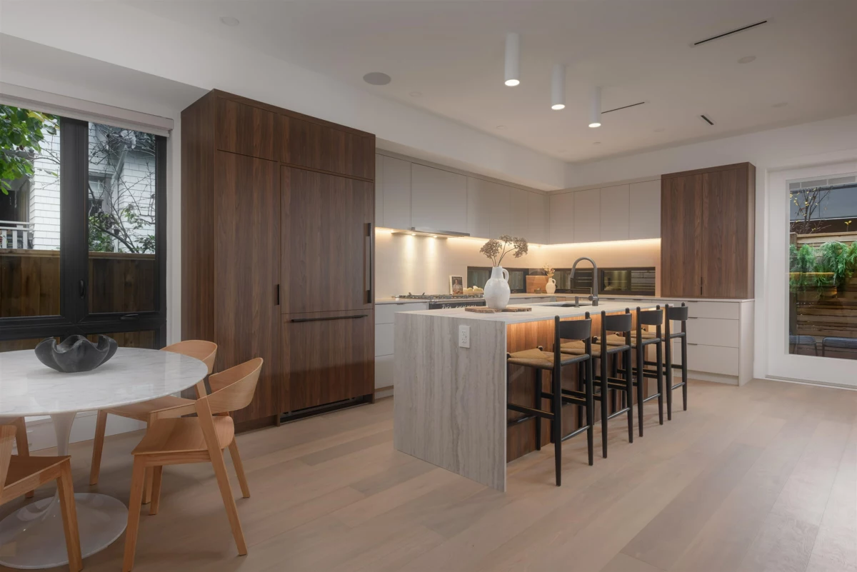 Exterior Rear Photo of 2 275 W 17th Avenue, Vancouver, BC