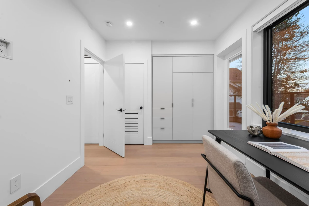 Garage Interior Photo of 2 275 W 17th Avenue, Vancouver, BC