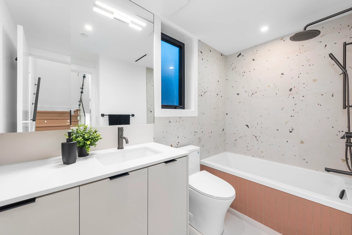 Garden / Landscaping Photo of 2 275 W 17th Avenue, Vancouver, BC