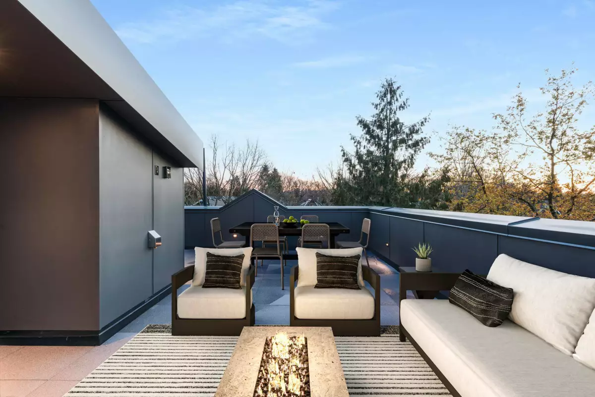 Guest Bathroom Photo of 2 275 W 17th Avenue, Vancouver, BC