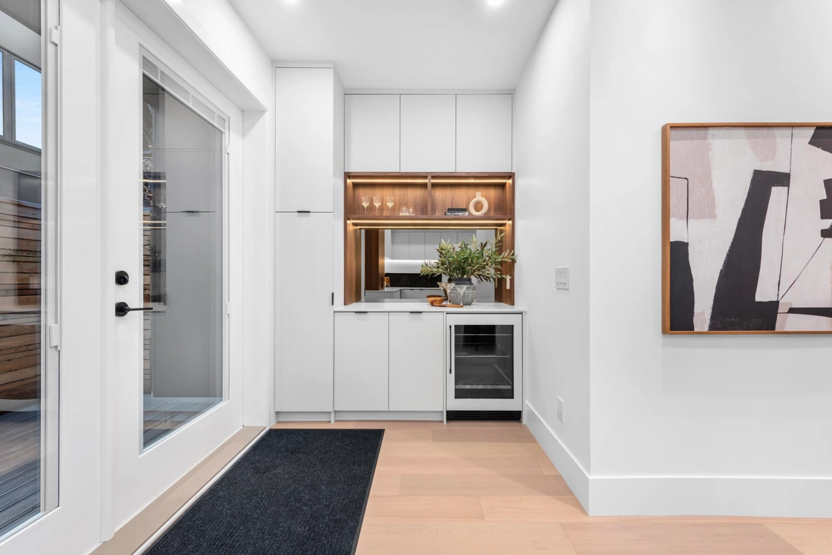 Hallway Photo of 2 275 W 17th Avenue, Vancouver, BC