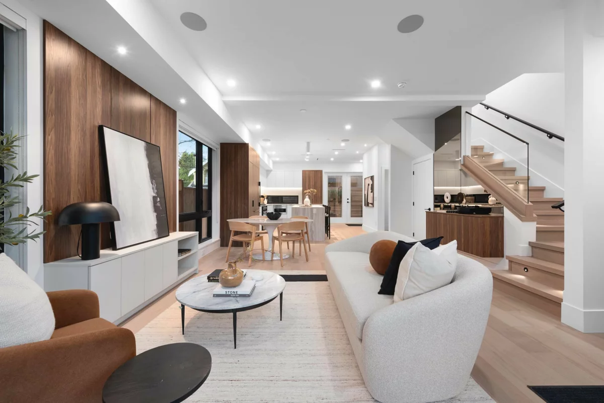 Walk-In Closet Photo of 2 275 W 17th Avenue, Vancouver, BC