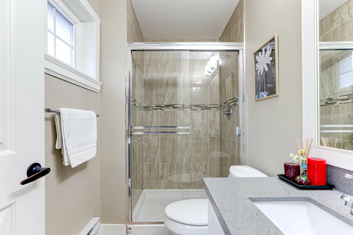 Entry Foyer Photo of 5 305 Jardine Street, New Westminster, BC