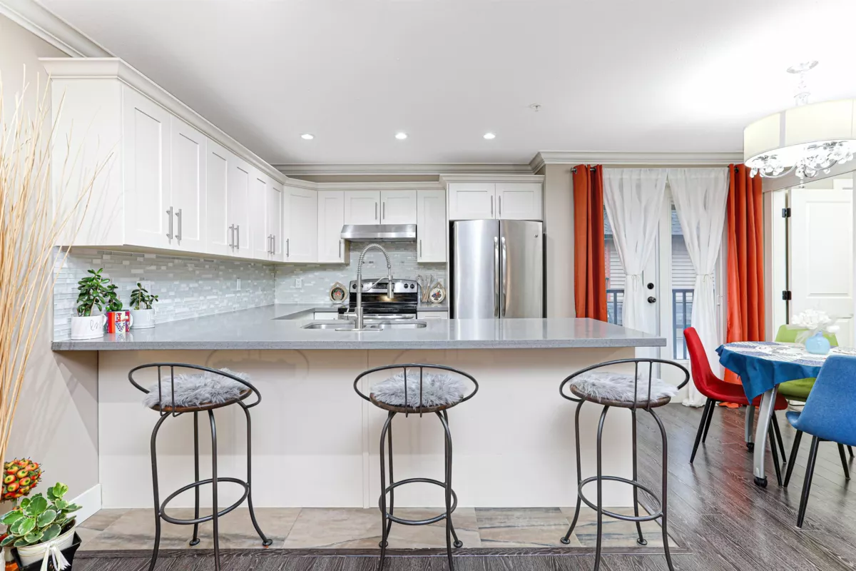 Walk-In Closet Photo of 5 305 Jardine Street, New Westminster, BC