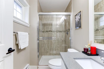 Entry Foyer Photo of 5 305 Jardine Street, New Westminster, BC