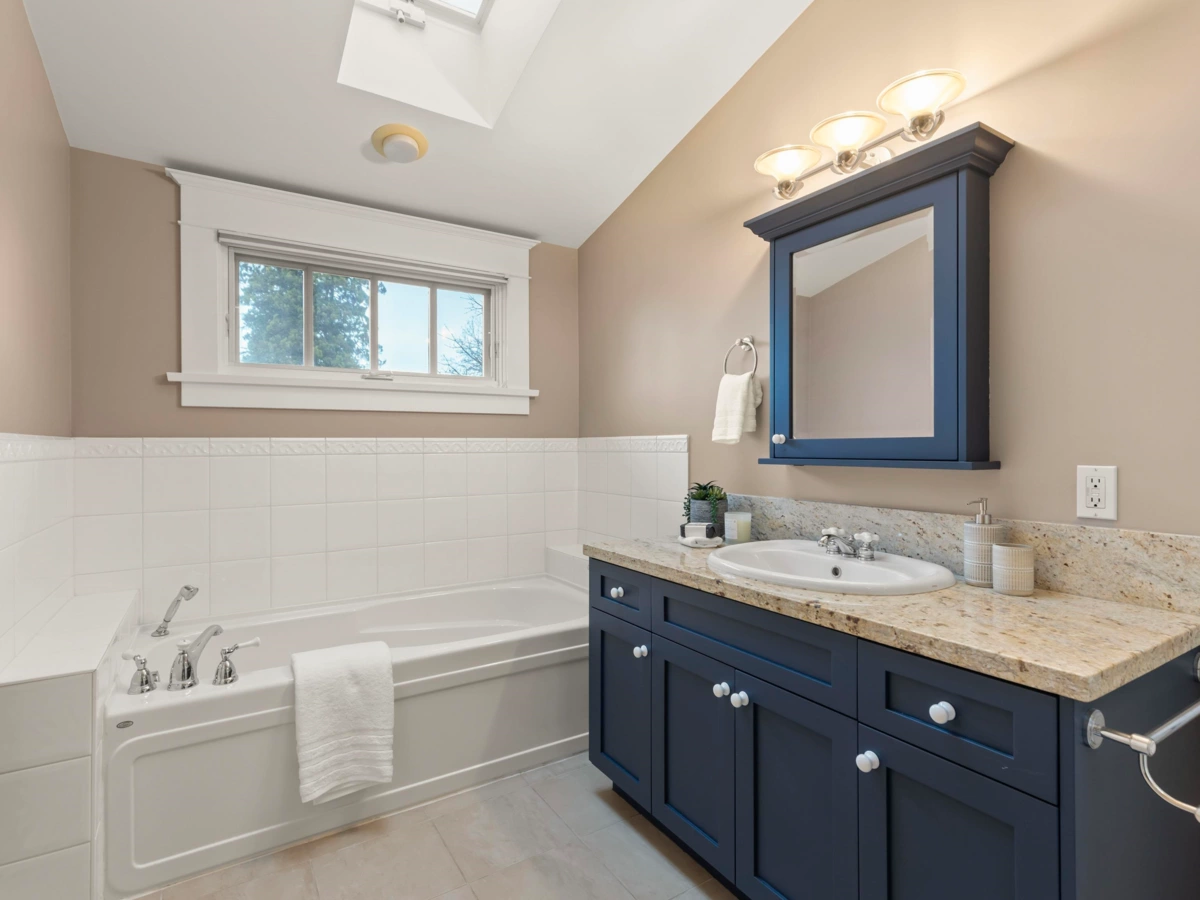 Front Yard Photo of 3540 W 5th Avenue, Vancouver, BC