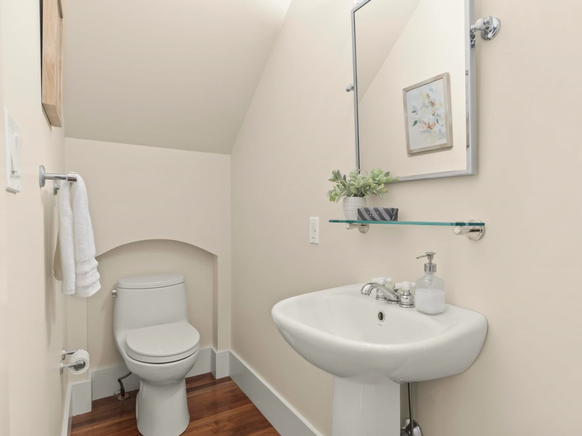 Laundry Room Photo of 3540 W 5th Avenue, Vancouver, BC