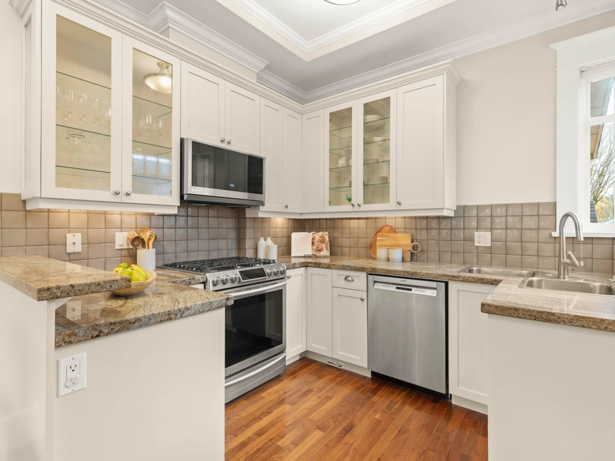 Powder Room Photo of 3540 W 5th Avenue, Vancouver, BC