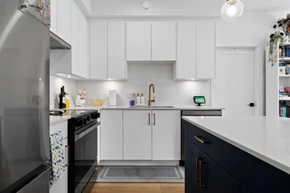 Kitchen Island Photo of 311 20286 72b Avenue, Langley, BC