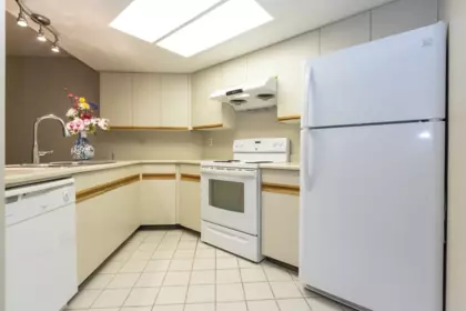 109 2925 Glen Drive, Coquitlam, BC, Coquitlam — Apartment/Condo for sale