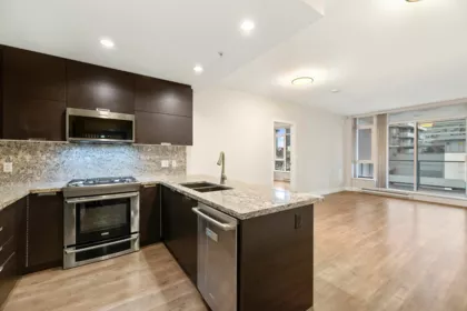 602 2077 Rosser Avenue, Burnaby, BC, Burnaby — Apartment/Condo for sale