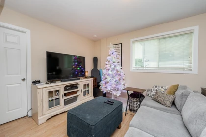 Basement Recreation Room Photo of 18340 63a Avenue, Surrey, BC