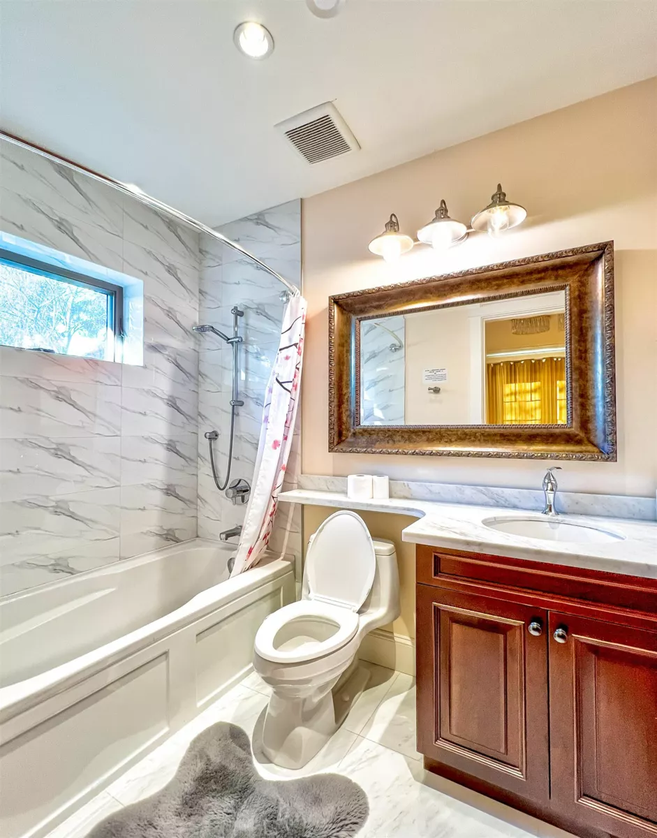 Entry Foyer Photo of 2237 W 37th Avenue, Vancouver, BC