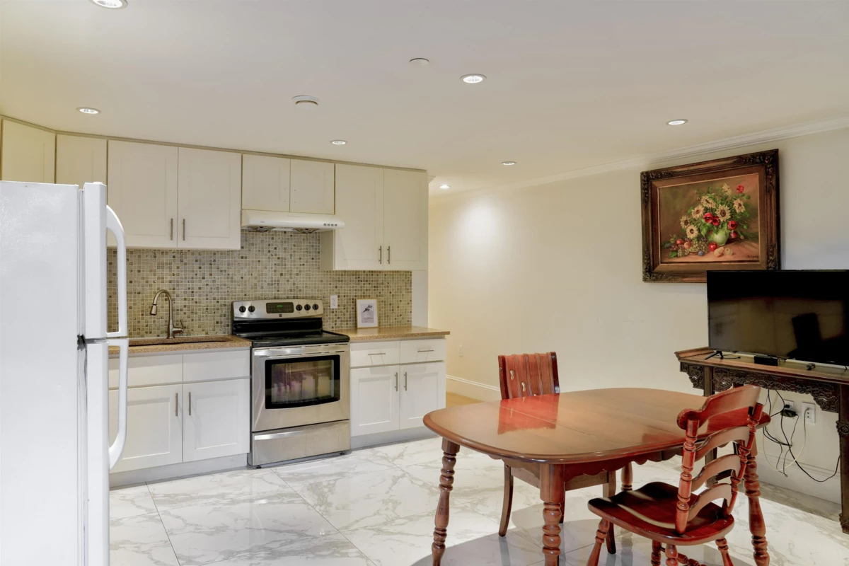 Front Yard Photo of 2237 W 37th Avenue, Vancouver, BC