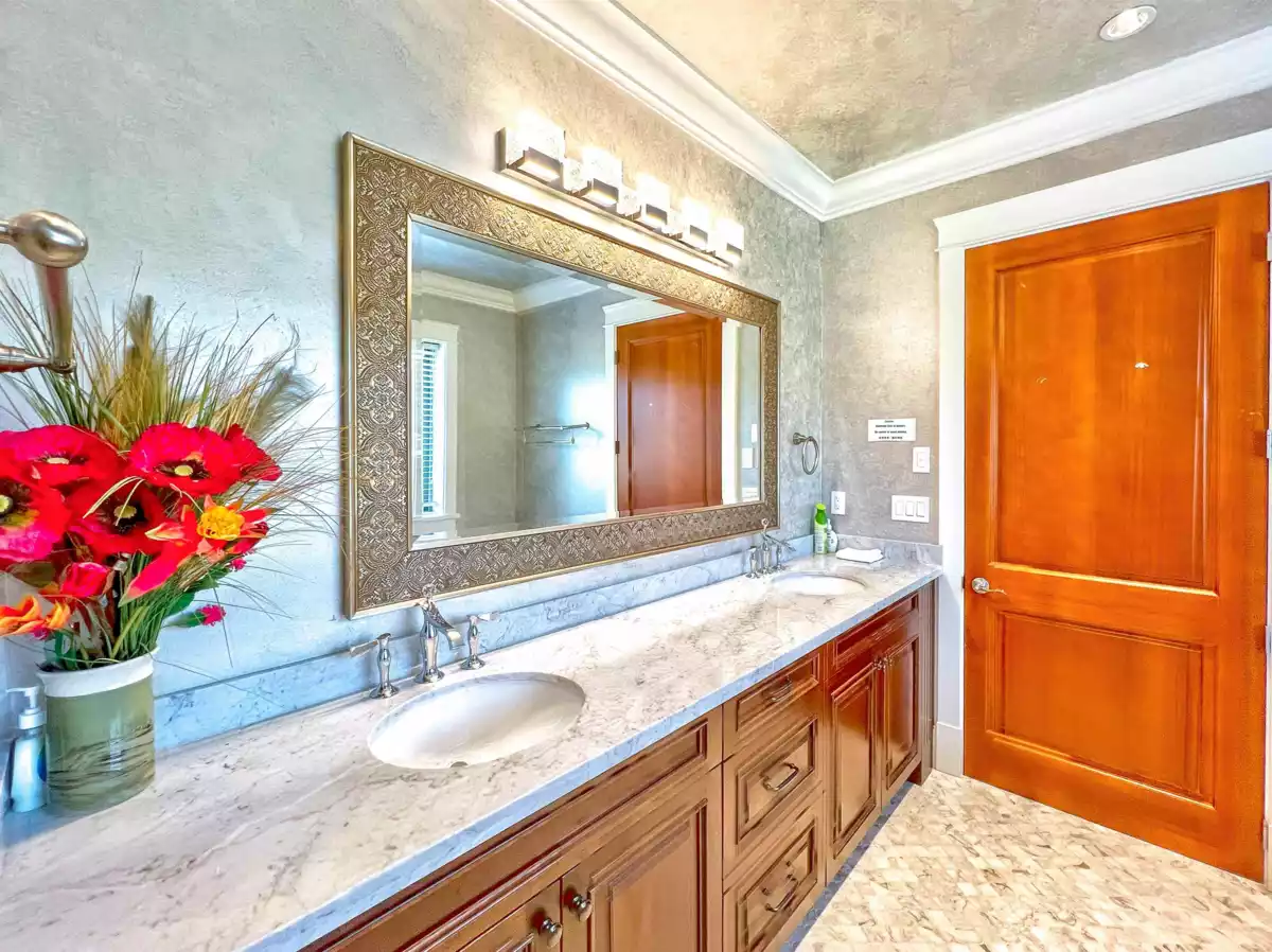 Guest Bathroom Photo of 2237 W 37th Avenue, Vancouver, BC