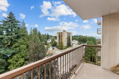 Kitchen Photo of 1005 320 Royal Avenue, New Westminster, BC
