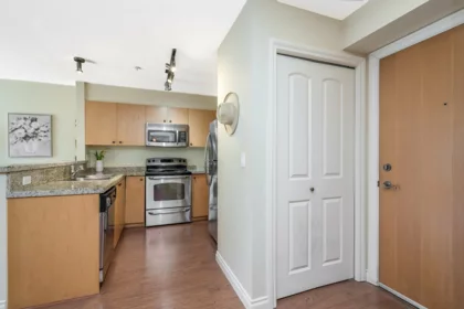 412 8717 160 Street, Surrey, BC, Surrey — Apartment/Condo for sale