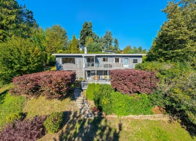 Swimming Pool Photo of 33172 Hill Avenue, Mission, BC